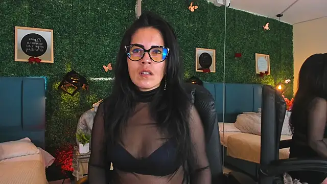 Linagh  online show from 12/22/25, 12:27