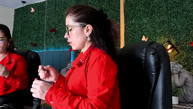 Snapshot of Linagh_ chatting on 06/19/26, 11:38 Linagh online show from 06/19/26, 11:38
