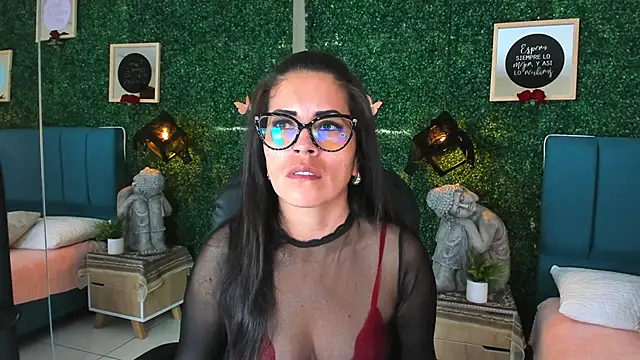 Snapshot of Linagh_ chatting on 10/29/25, 11:42 Linagh online show from 10/29/25, 11:42