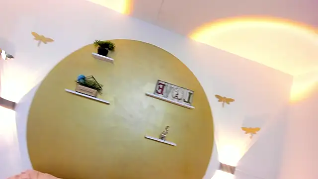 Bella  Lane online show from 12/16/25, 06:01