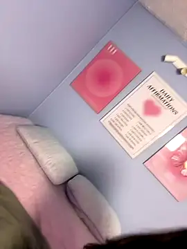 Bella  Lane online show from 11/25/25, 07:58