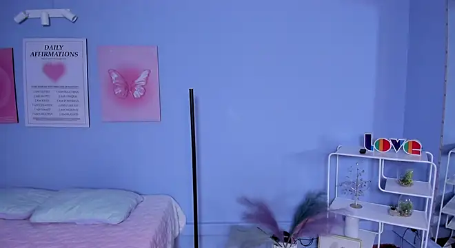 Bella  Lane online show from 12/19/25, 07:49