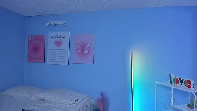 Bella  Lane online show from 12/04/25, 07:46