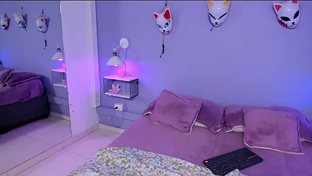 Zoe Lynch  online show from 11/21/25, 11:53