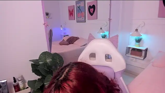 Zoe Lynch  online show from 11/24/25, 11:54