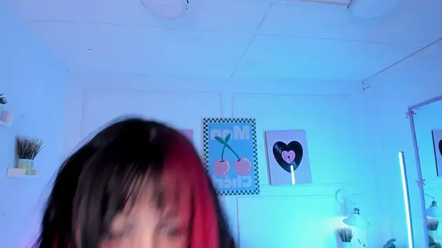 Zoe Lynch  online show from 06/17/26, 12:04