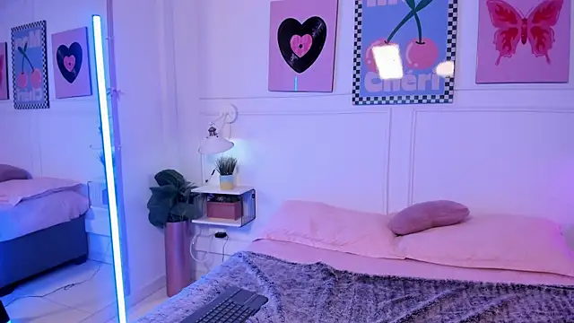 Zoe Lynch  online show from 04/28/26, 11:47
