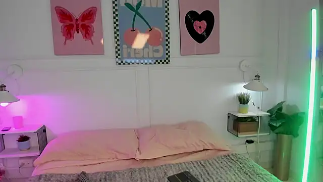 Zoe Lynch  online show from 06/19/26, 12:11