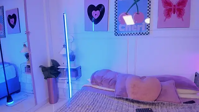 Zoe Lynch  online show from 07/16/26, 12:02