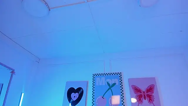 Zoe Lynch  online show from 07/09/26, 12:15