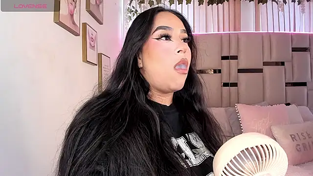 Zoey thompson online show from 11/11/25, 07:30