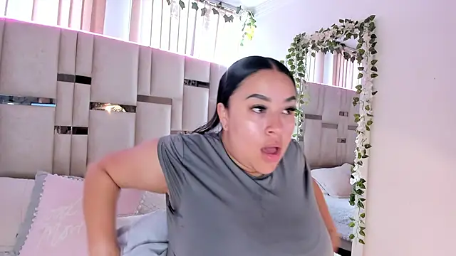 Zoey thompson online show from 10/26/25, 02:50