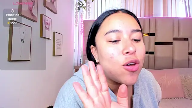 Zoey thompson online show from 02/14/26, 09:48