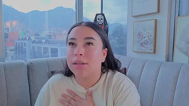 Zoey thompson online show from 10/30/25, 02:36