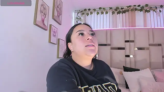 Zoey thompson online show from 11/20/25, 07:47