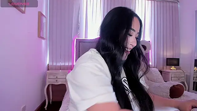 Zoey thompson online show from 11/12/25, 02:43