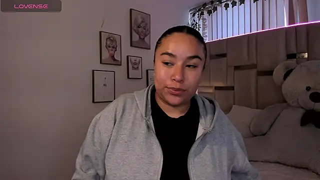 Snapshot of Zoey_thompson chatting on 07/02/26, 08:59 Zoey thompson online show from 07/02/26, 08:59