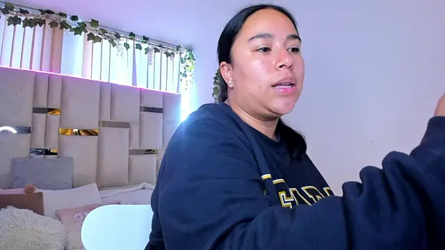 Zoey thompson online show from 02/25/26, 09:14