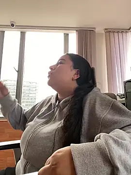 Zoey thompson online show from 03/27/26, 07:48