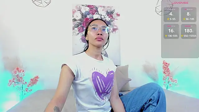 lucyy liiuu online show from 12/18/25, 01:15