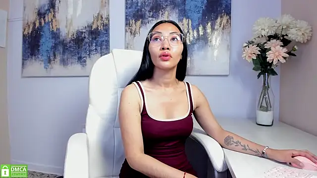 lucyy liiuu online show from 11/13/25, 03:49