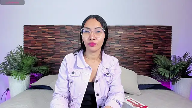 lucyy liiuu online show from 11/30/25, 03:02