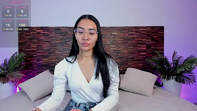 lucyy liiuu online show from 10/28/25, 02:16