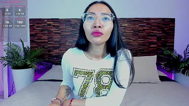 lucyy liiuu online show from 11/17/25, 02:10