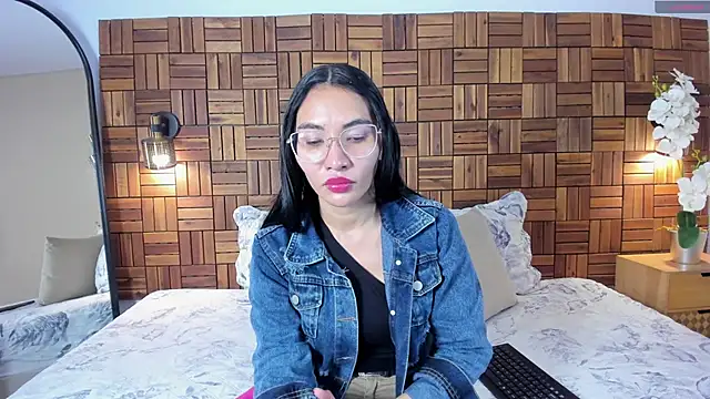 lucyy liiuu online show from 10/24/25, 08:08