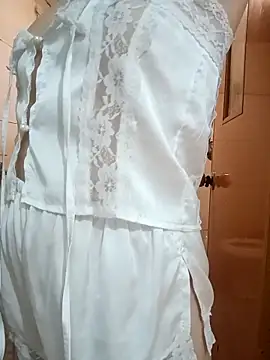 Thuylinh86 online show from 10/24/25, 12:15