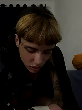 virtualgirlbr online show from 10/28/25, 07:29