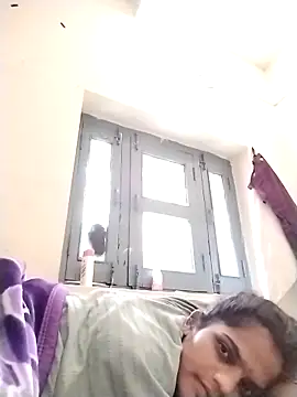 Snapshot of Sofia_kuuu chatting on 10/13/25, 05:53 Sofia kuuu online show from 10/13/25, 05:53