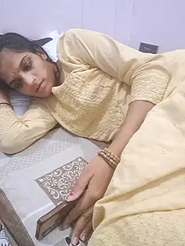 Snapshot of Sofia_kuuu chatting on 11/02/25, 11:37 Sofia kuuu online show from 11/02/25, 11:37