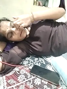 Snapshot of Sofia_kuuu chatting on 10/14/25, 04:29 Sofia kuuu online show from 10/14/25, 04:29