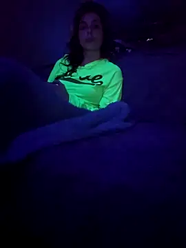 Snapshot of luvcupl chatting on 11/12/25, 03:54 luvcupl online show from 11/12/25, 03:54