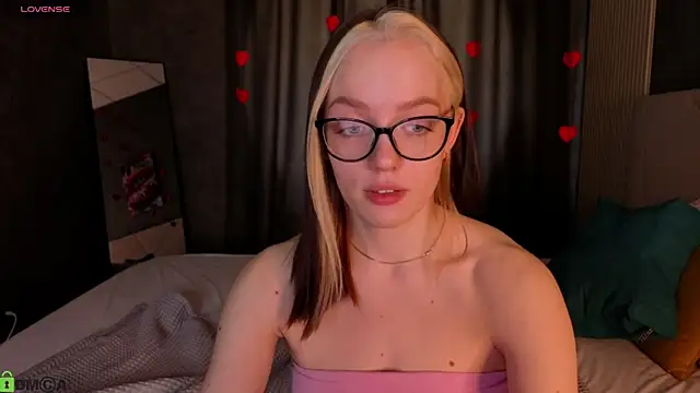 Snapshot of R0cket_bunny chatting on 04/09/26, 06:19 R0cket bunny online show from 04/09/26, 06:19