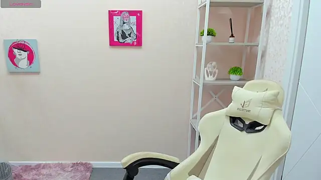 Snapshot of R0cket_bunny chatting on 10/20/25, 01:07 R0cket bunny online show from 10/20/25, 01:07