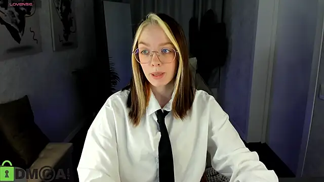 Snapshot of R0cket_bunny chatting on 04/15/26, 01:00 R0cket bunny online show from 04/15/26, 01:00