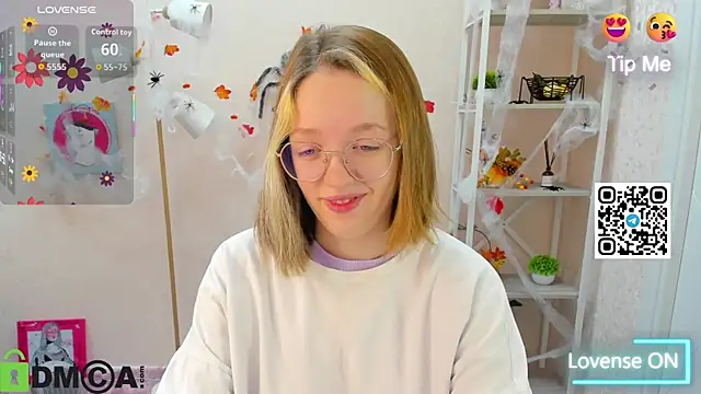 Snapshot of R0cket_bunny chatting on 10/22/25, 01:05 R0cket bunny online show from 10/22/25, 01:05