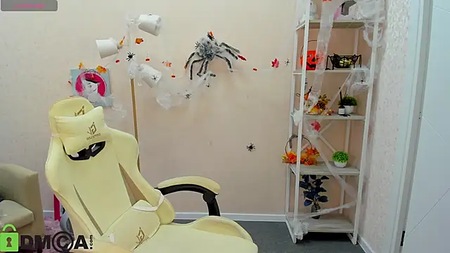 Snapshot of R0cket_bunny chatting on 10/24/25, 01:04 R0cket bunny online show from 10/24/25, 01:04