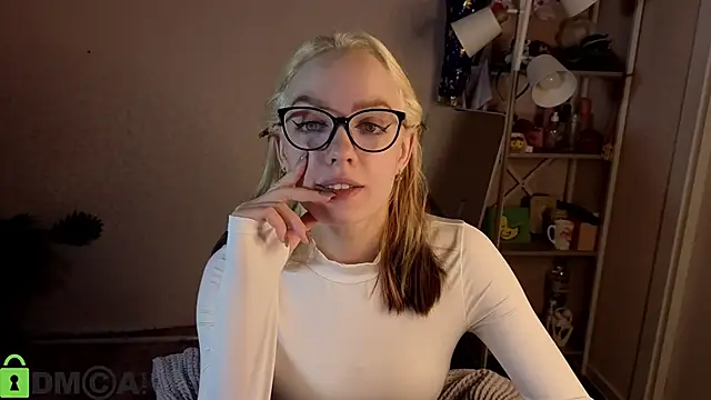 Snapshot of R0cket_bunny chatting on 04/13/26, 12:58 R0cket bunny online show from 04/13/26, 12:58