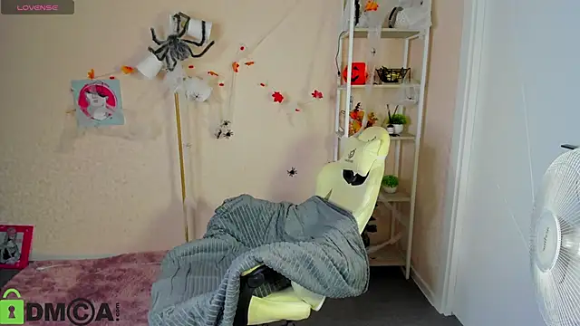 Snapshot of R0cket_bunny chatting on 11/03/25, 12:49 R0cket bunny online show from 11/03/25, 12:49