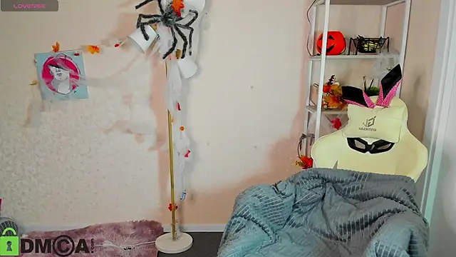 Snapshot of R0cket_bunny chatting on 11/12/25, 01:10 R0cket bunny online show from 11/12/25, 01:10