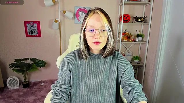 Snapshot of R0cket_bunny chatting on 11/21/25, 01:04 R0cket bunny online show from 11/21/25, 01:04