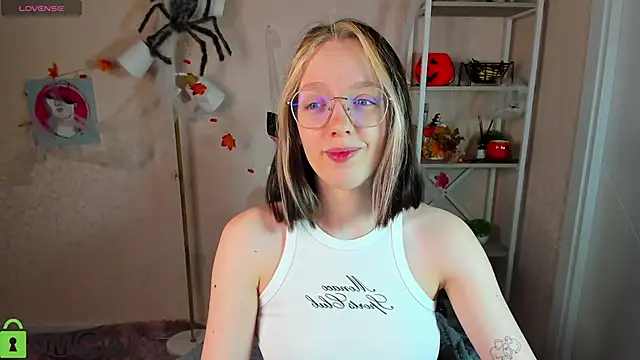 Snapshot of R0cket_bunny chatting on 11/07/25, 01:10 R0cket bunny online show from 11/07/25, 01:10