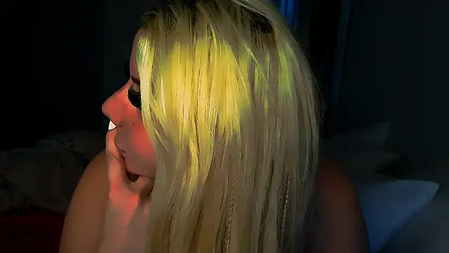 TiaDoll online show from 11/29/25, 12:11