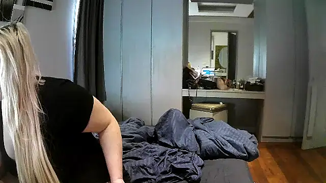 TiaDoll online show from 10/08/25, 09:33