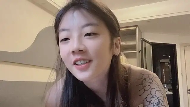 Snapshot of A_18_girls chatting on 09/21/25, 02:17 A 18 girls online show from 09/21/25, 02:17