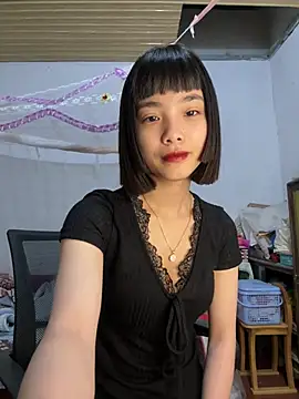 Snapshot of andymi1 chatting on 04/23/26, 01:45 andymi1 online show from 04/23/26, 01:45