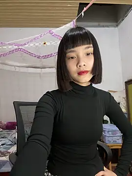 Snapshot of andymi1 chatting on 04/23/26, 01:02 andymi1 online show from 04/23/26, 01:02